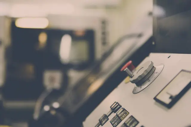 Anyagtechnológia - rozsdamentes acél és ipari műanyag megmunkálás